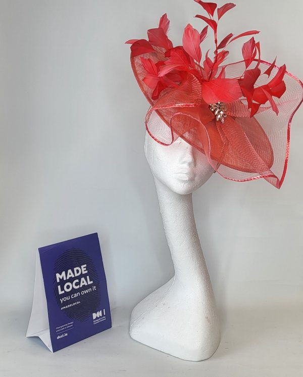 DARINA - CORAL  BRIM FASCINATOR  WITH SILVER RHINESTONE BROOCH - Image 4