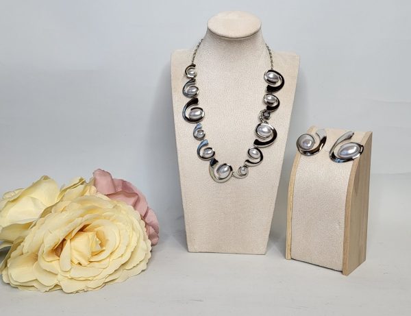LISA - SILVER AND PEARL COLLAR BIB NECKLACE