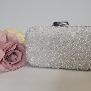 GILLY - WHTIE PEARL BOX CLUTCH BAG