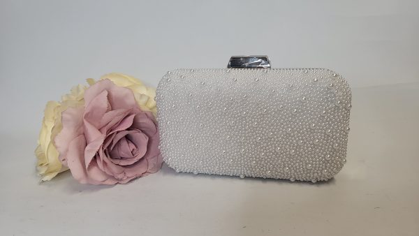 GILLY - WHTIE PEARL BOX CLUTCH BAG