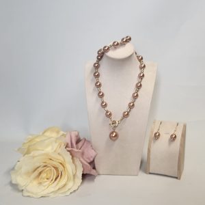 SHEENA - ROSE GOLD COLOURED PEARL NECKLACE, EARRRINGS AND BRACELET SET