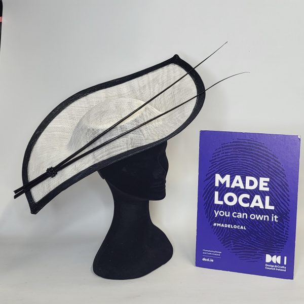 WYNONA - BLACK AND WHITE POOINTED SLOPE FASCINATOR - Image 5