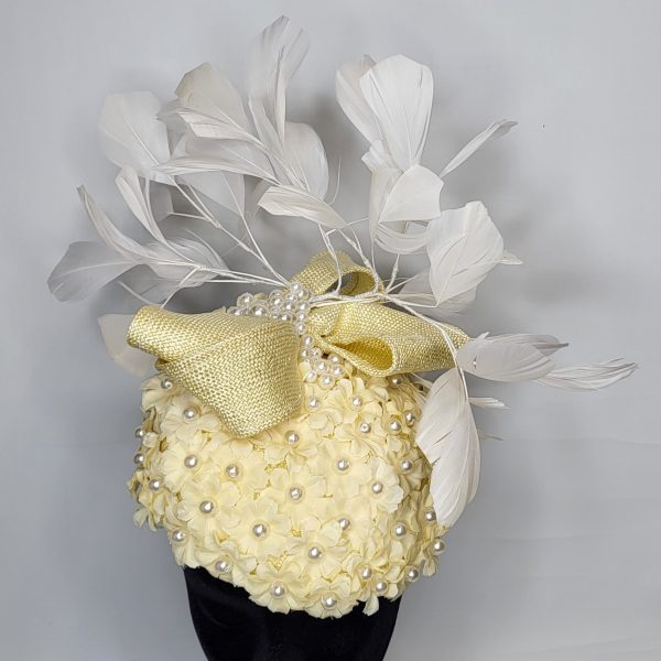 MERLINA - PALE YELLOW ,AND PEARL FASCINATOR WITH FLOATING IVORY FEATHERS - Image 5