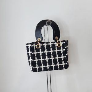 EVERLEIGH - BLACK AND WHITE BOX CLUTCH