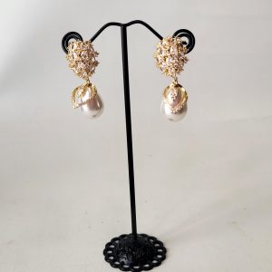 PEGGY - GOLD AND PEARL DROPPED EARRINGS