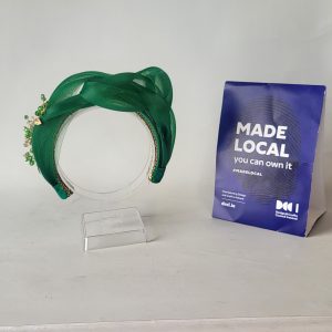 DRITTA - KELLY GREEN AND GOLD HAIRBAND FASCINATOR  EX HIRE