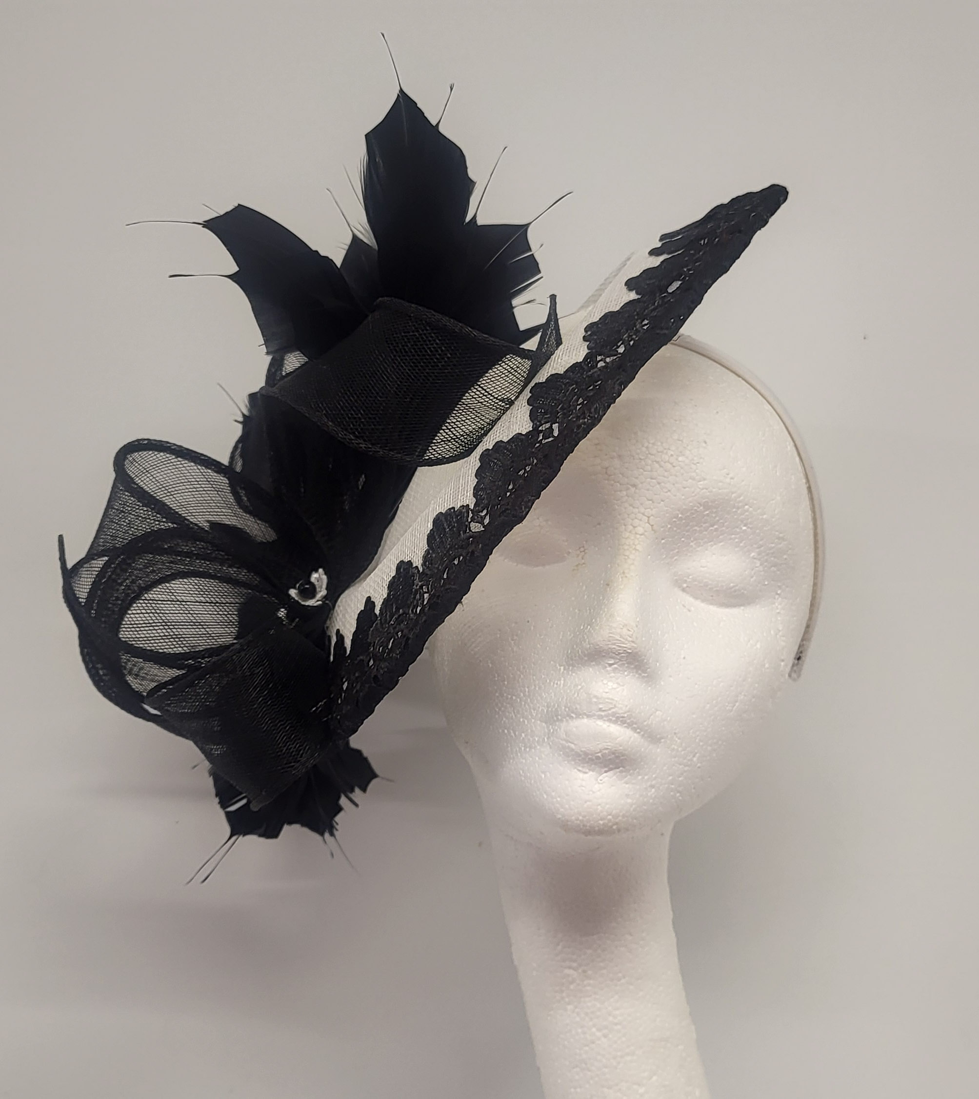 FINN - BLACK AND WHITE DISH FASCINATOR - Image 4