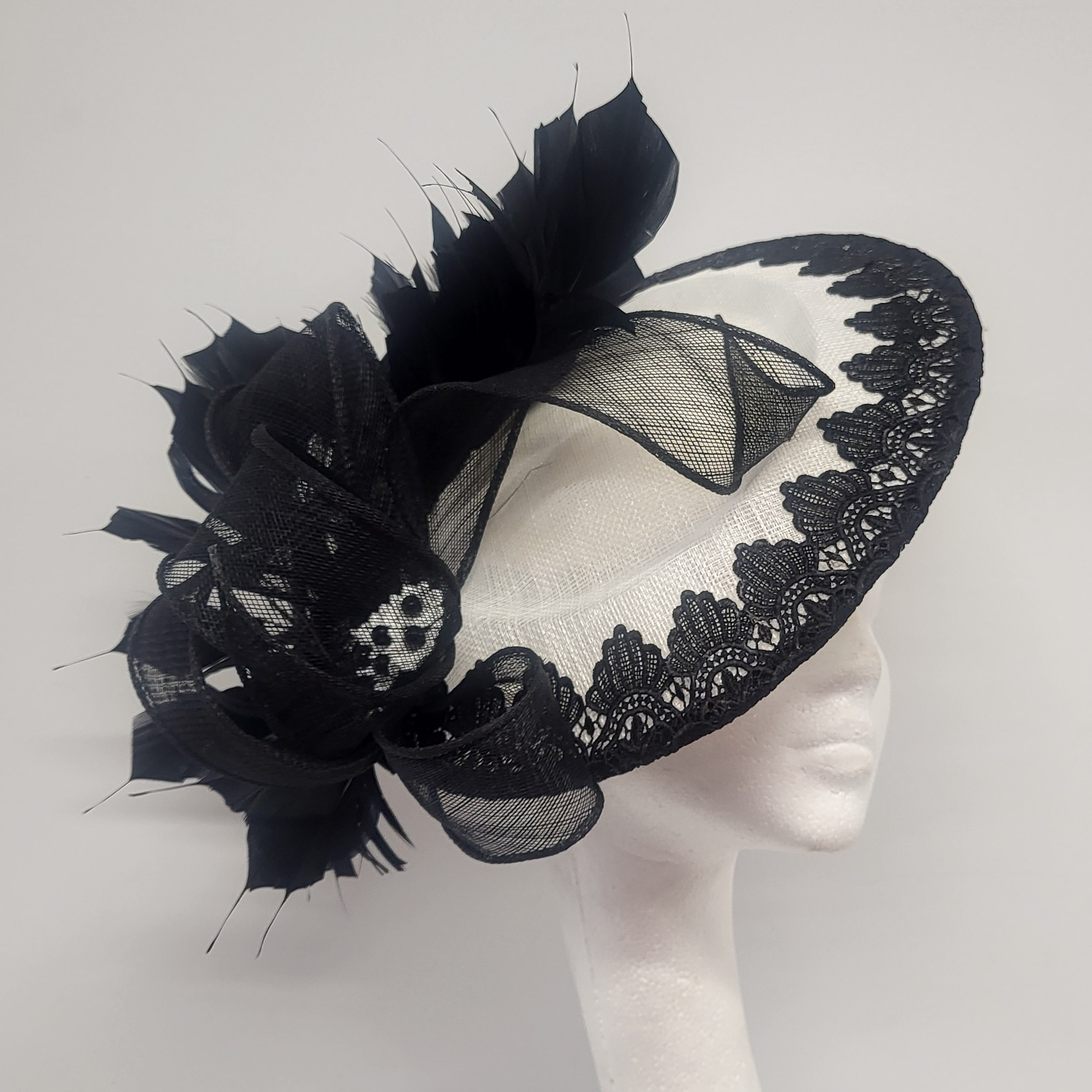 FINN - BLACK AND WHITE DISH FASCINATOR - Image 3