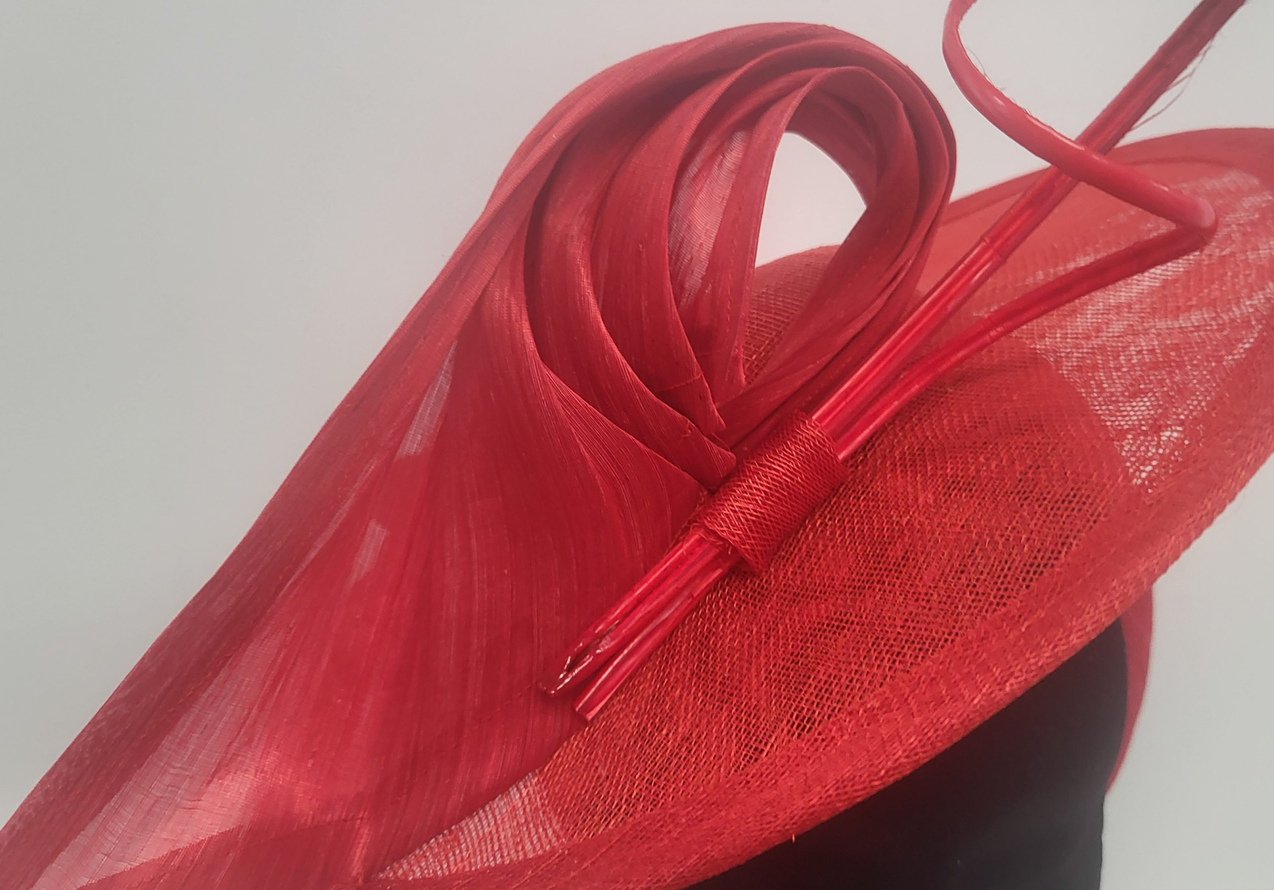 MALORY - LARGE RED BRIM FASCINATOR EX HIRE - Image 5