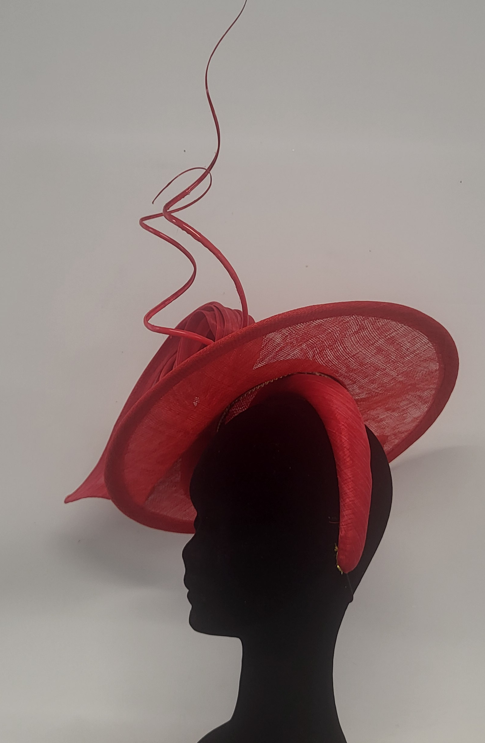 MALORY - LARGE RED BRIM FASCINATOR EX HIRE - Image 4