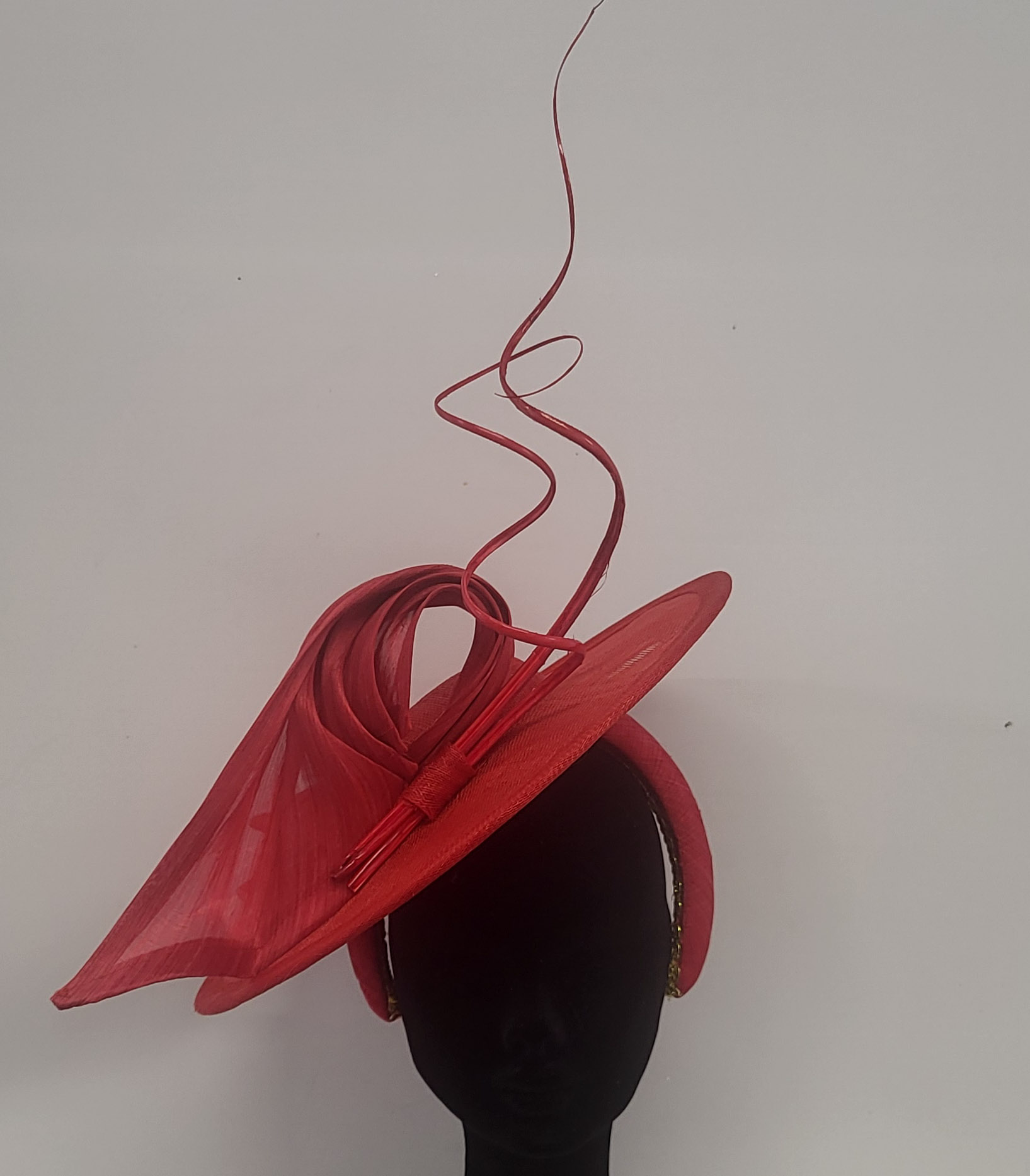 MALORY - LARGE RED BRIM FASCINATOR EX HIRE - Image 3