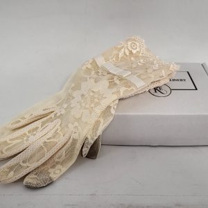 CREAM LACE LADIES DAY GLOVES