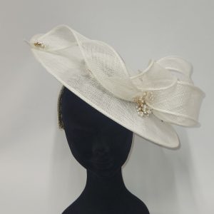 MEREDITH - IVORY BRIM FASCINATOR WITH GOLD AND PEARL EMBELISHMENT   EX HIRE